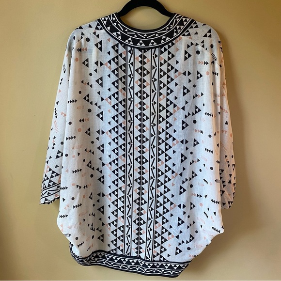Urban Outfitters Ecote Geometric Patterned Batwing Style Kimono - Size M/L - Picture 3 of 11